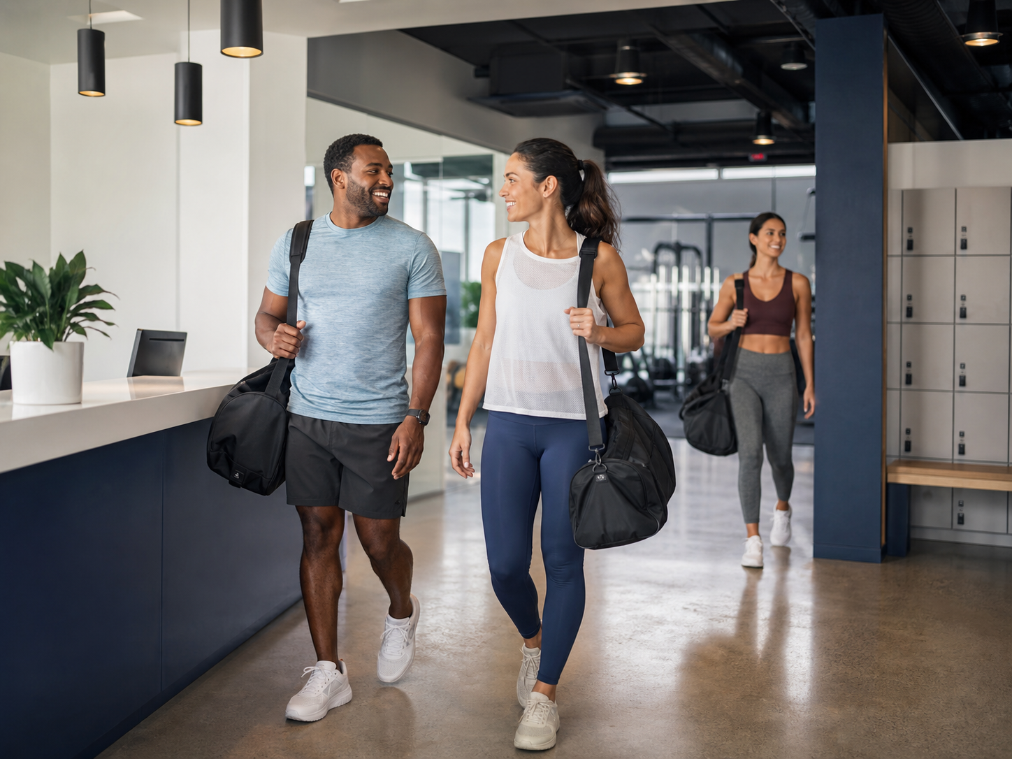 Personas ingresando a un gimnasio